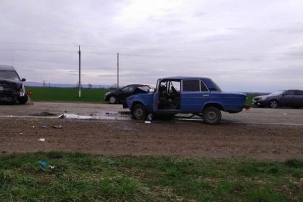 Смертельная авария с участием автомобилей ВАЗ-2106 и Hyundai Accent в Краснодарском крае.